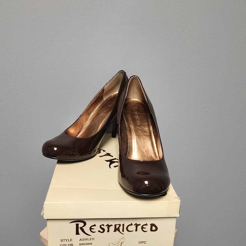 NWT Elegant Patent Leather Brown Pumps 10 - Picture 4 of 7